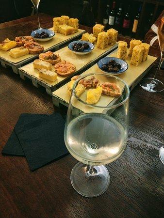 Amelie Vinoteque et Taverne